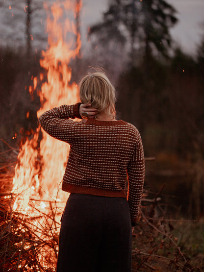 The Island and the Forest: A Knitted Correspondence