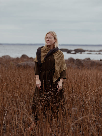 The Island and the Forest: A Knitted Correspondence