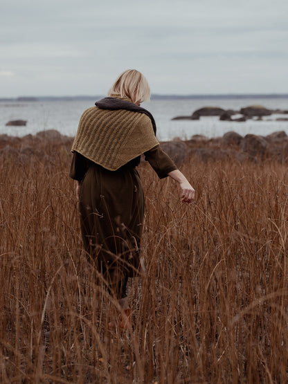 The Island and the Forest: A Knitted Correspondence