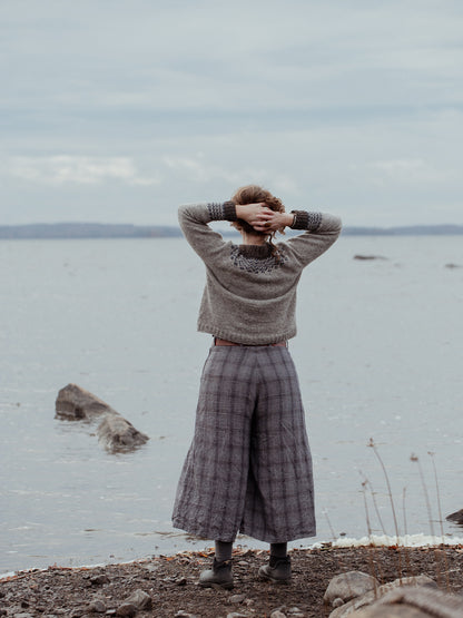 The Island and the Forest: A Knitted Correspondence