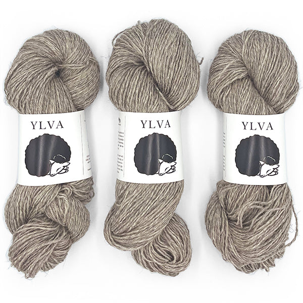 Hey Mama Wolf: Ylva - Natural Light Grey 0003